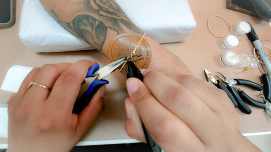 La pulsera atemporal más novedosa: Bangles Permanentes