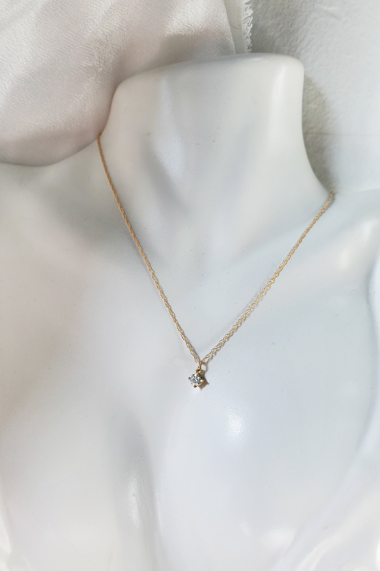 Oro sólido: Obby Moissanite