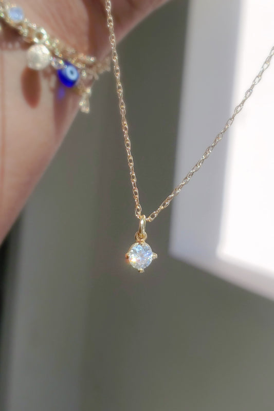 Oro sólido: Obby Moissanite