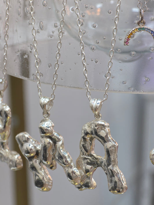 1 cadena gratis collar inicial